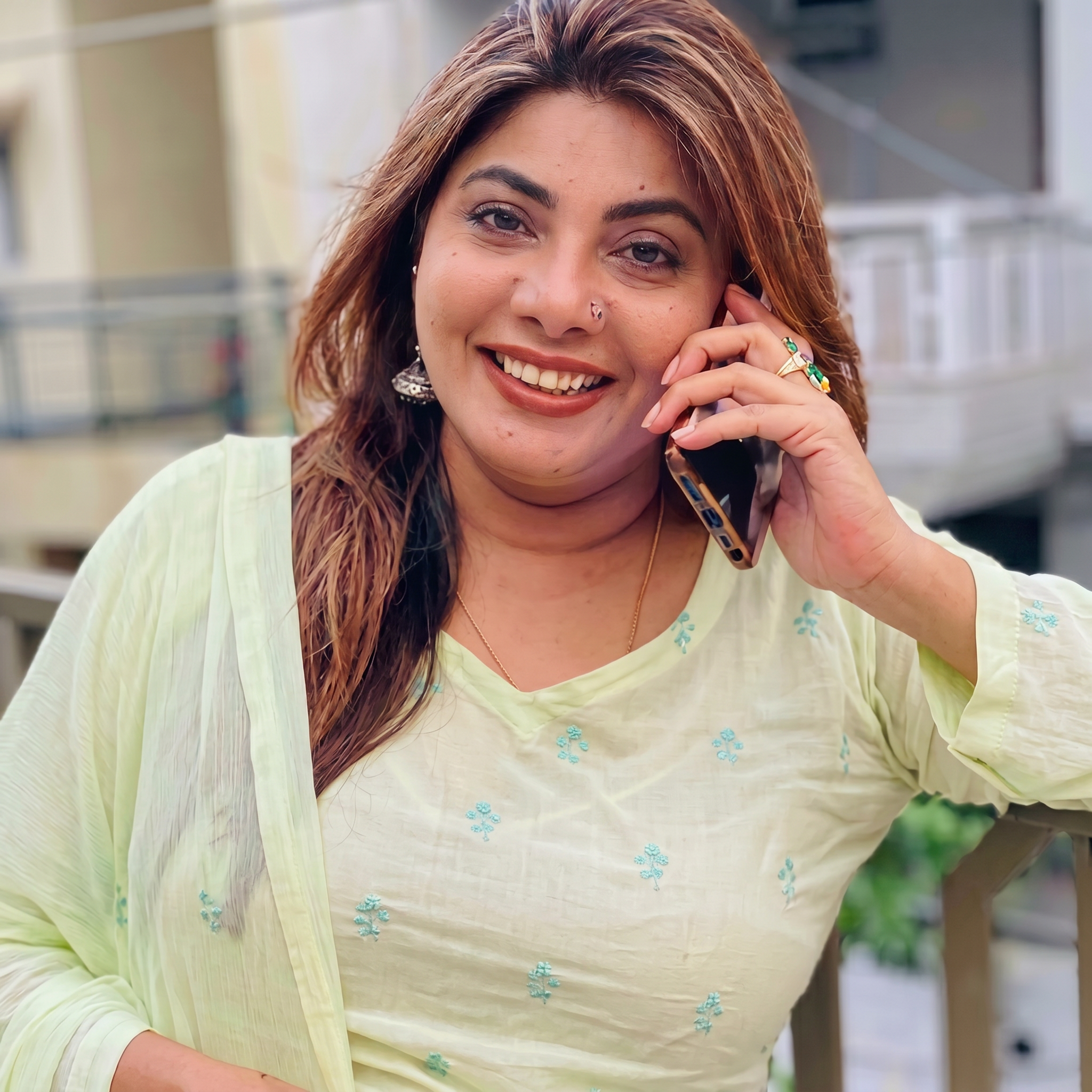 Hina Hussain, professional hair artist in Lahore